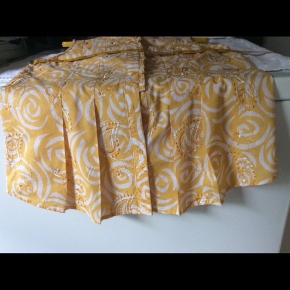 CWC Lightly Embroidered Top - Picture 9 of 9